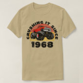 1968年の誕生以来モンスタートラックドライバーがそれを粉砕 Tシャツ (デザイン正面)