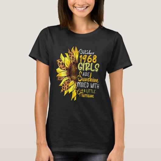 1968年10月の女の子はハリケーンと太陽の光を混合 Tシャツ (正面)