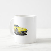 1968-72年のコルベットの黄色い車 コーヒーマグカップ (正面左)
