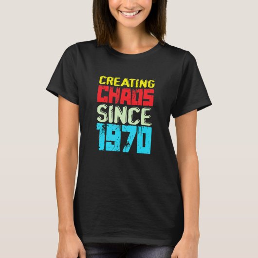 1970年から混沌を創り出す52年の茶王の原因 Tシャツ (正面)