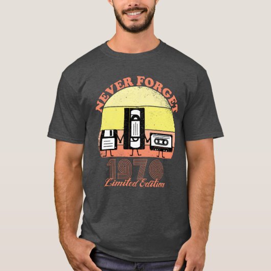 1970年生まれのあなたへ、決して忘れないで。限定版ヴィンテージ Tシャツ (正面)