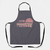 1970生まれ年のヴィンテージ誕生日ギフト エプロン (正面)