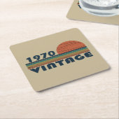 1970生まれ年のヴィンテージ誕生日ギフト スクエアペーパーコースター (アングル)