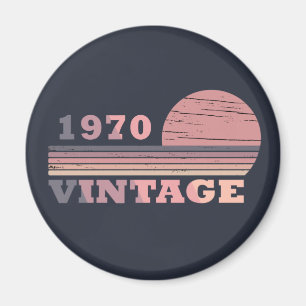 1970生まれ年のヴィンテージ誕生日パープルピンク薄紫 マグネット