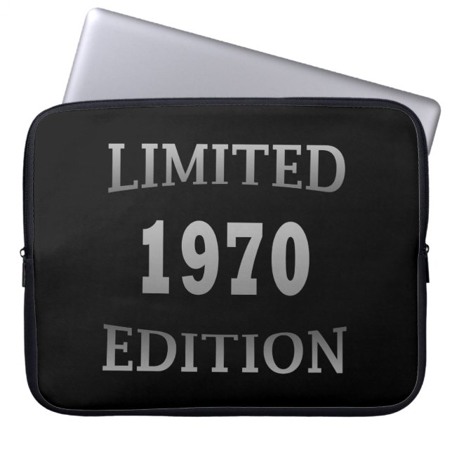 1970生まれ年限定の誕生日ギフト ラップトップスリーブ (正面)