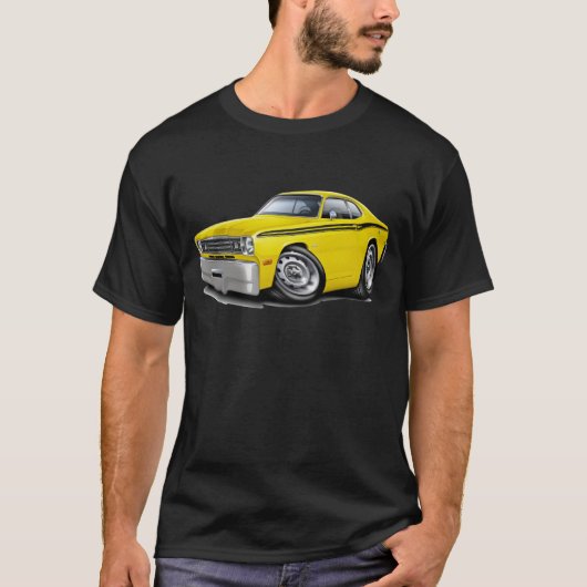 1970-74年の塵払いの黄色黒い車 Tシャツ (正面)