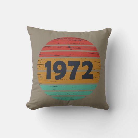 1972生まれ年のヴィンテージ誕生日ギフト クッション (正面)