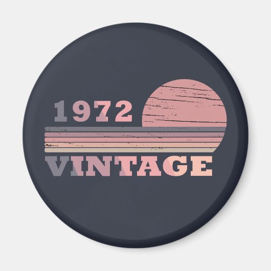 1972生まれ年のヴィンテージ誕生日ギフト マグネット (正面)