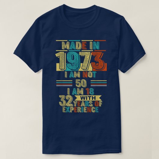 1973年に作られた私は50ではない私は32年Eと18である Tシャツ (デザイン正面)