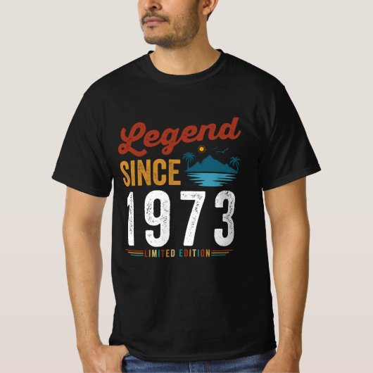 1973年生まれの伝説 レトロ ヴィンテージ 誕生日 Tシャツ (正面)