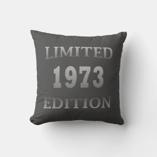 1973年生まれの誕生日ギフト クッション (正面)