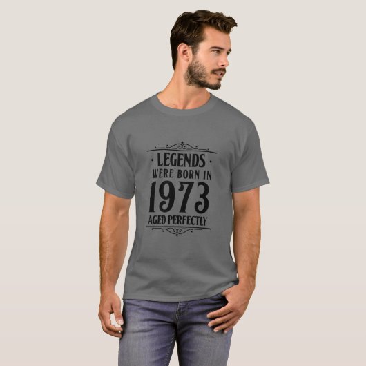 1973生まれ年のレジェンドは完全に熟成した。ヴィンテージ Tシャツ (正面フル)