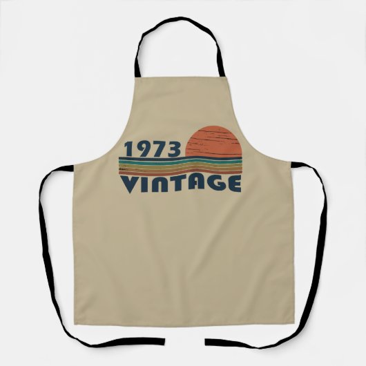 1973生まれ年のヴィンテージ誕生日ギフト エプロン (正面)