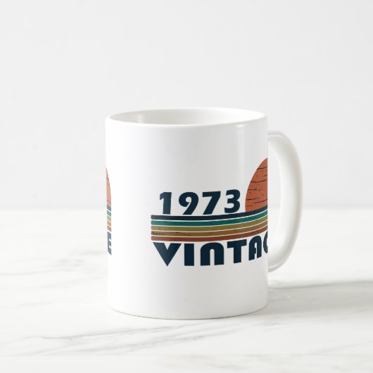 1973生まれ年のヴィンテージ誕生日ギフト コーヒーマグカップ (正面右)