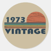 1973生まれ年のヴィンテージ誕生日ギフト ラウンドシール (正面)