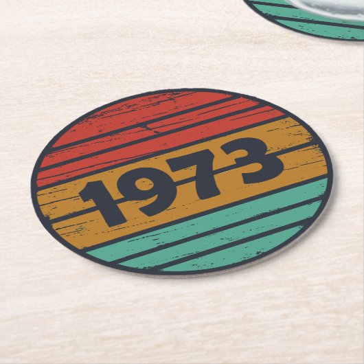 1973生まれ年のヴィンテージ誕生日ギフト ラウンドペーパーコースター (アングル)