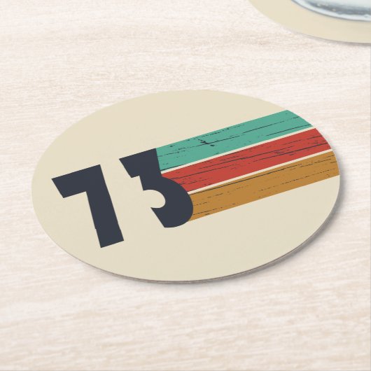 1973生まれ年のヴィンテージ誕生日ギフト ラウンドペーパーコースター (アングル)