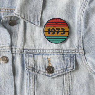 1973生まれ年のヴィンテージ誕生日ギフト 缶バッジ