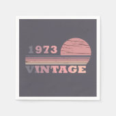1973生まれ年のヴィンテージ スタンダードカクテルナプキン (正面)