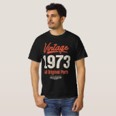 1973生まれ年のヴィンテージ- 49誕生日レトロクラシック Tシャツ (正面フル)