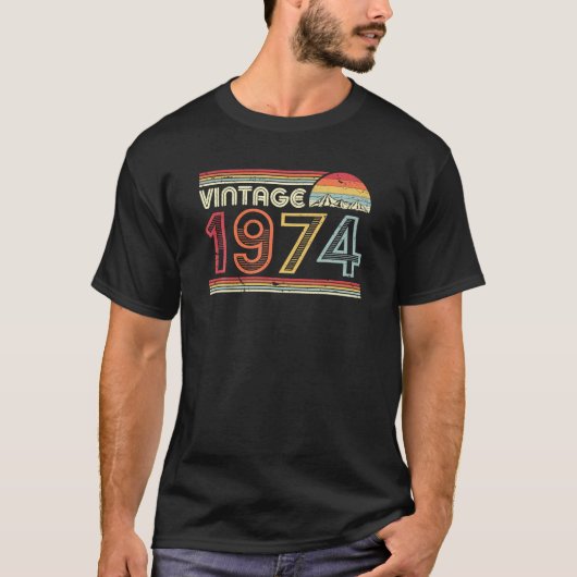 1974ヴィンテージ誕生日ギフトレトロスタイル Tシャツ (正面)