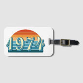 1974ヴィンテージ52番目の誕生日ラゲージタグ – レトロ ラゲッジタグ (正面横)