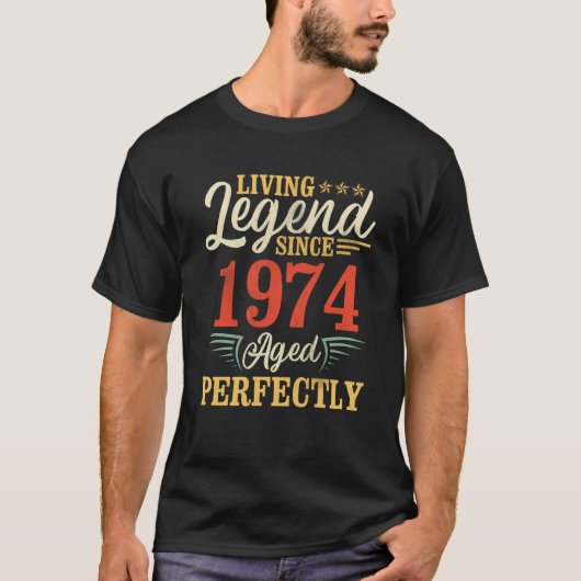 1974年生まれの生きる伝説 完熟50歳 M Tシャツ (正面)