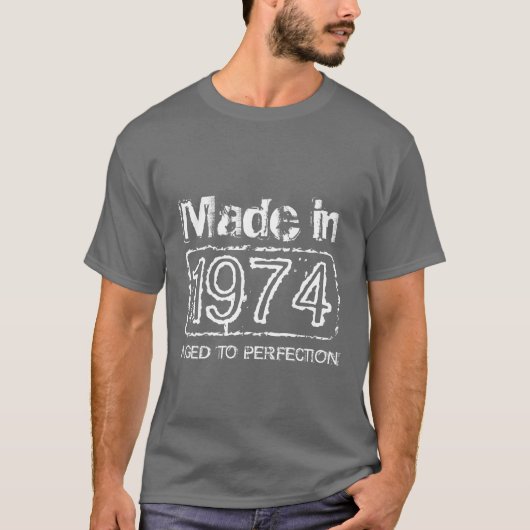 1974年 誕生日に完璧な経年変化メンズTシャツ Tシャツ (正面)