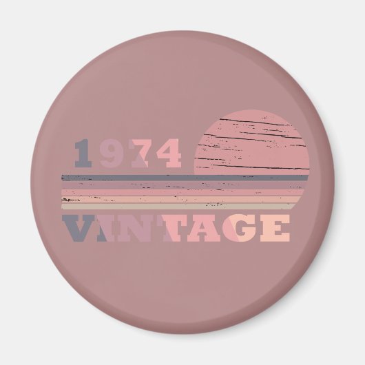 1974生まれ年のヴィンテージ誕生日ピンクと紫 マグネット (正面)