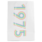 1975レトロヴィンテージレインボー数字50誕生日 ミディアムペーパーバッグ (裏面)