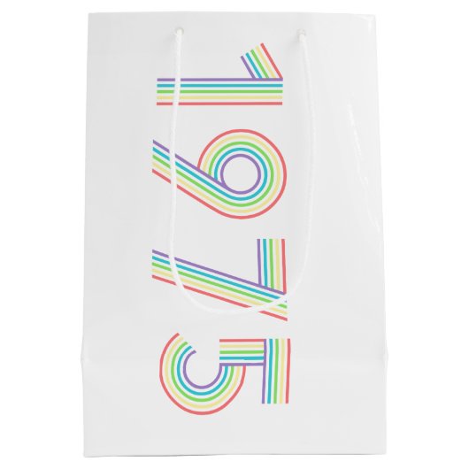 1975レトロヴィンテージレインボー数字50誕生日 ミディアムペーパーバッグ (裏面)