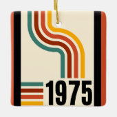 1975年レトロストライプヴィンテージポスター セラミックオーナメント (正面)