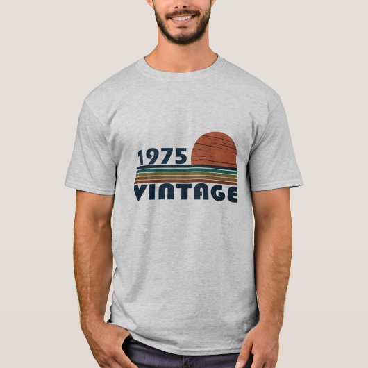 1975年生まれのヴィンテージ誕生日ギフト Tシャツ (正面)