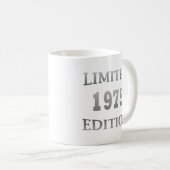 1975年生まれの誕生日プレゼント コーヒーマグカップ (正面右)