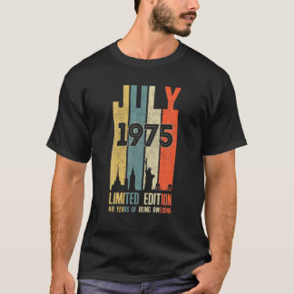 1975年7月46誕生日46歳1975年誕生日Vi Tシャツ