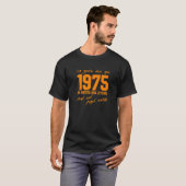 1975生まれ誕生日衣装ヴィンテージ1061お祝い Tシャツ (正面フル)