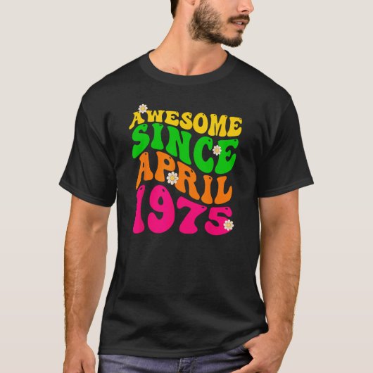 1975素晴らし年4月以来誕生日Groovyレトロ Tシャツ (正面)