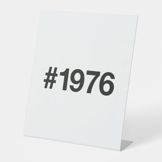 1976ハッシュタグ49年誕生日記念日 台座サイン (正面)