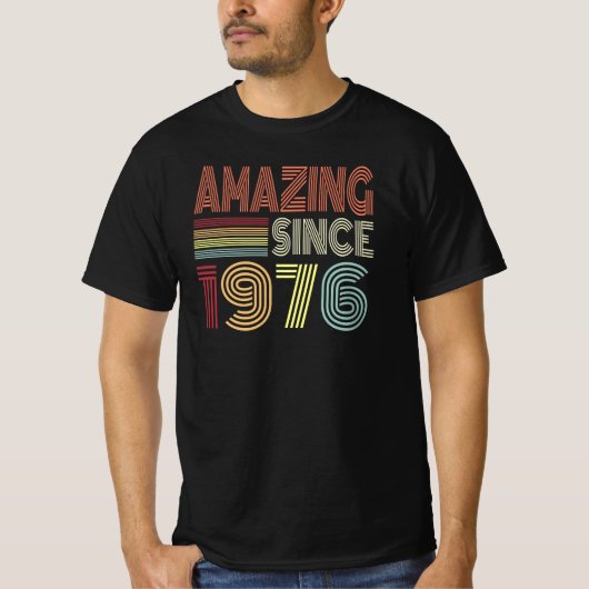 1976年のレトロ以来の驚生まれき1976誕生日 Tシャツ (正面)