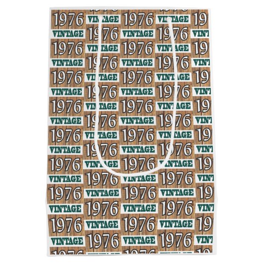 1976年生まれ中抱き枕 ミディアムペーパーバッグ (裏面)