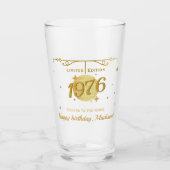 1976年生まれ 50歳の誕生日パーティーでビールを飲む タンブラーグラス (正面)