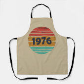 1976生まれ年のヴィンテージ誕生日ギフト エプロン (正面)