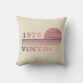 1976生まれ年のヴィンテージ誕生日ギフト クッション (正面)
