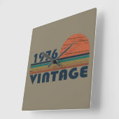 1976生まれ年のヴィンテージ誕生日ギフト スクエア壁時計 (傾斜)