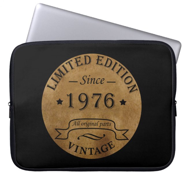 1976生まれ年のヴィンテージ誕生日 ラップトップスリーブ (正面)