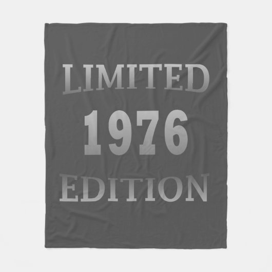 1976生まれ年生誕限定版 フリースブランケット (正面)