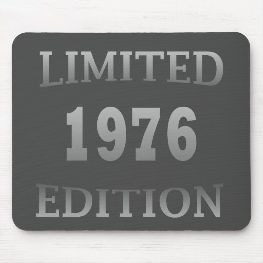 1976生まれ年生誕限定版 マウスパッド (正面)
