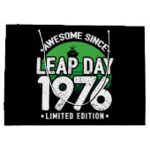 1976素晴らし年閏年日以後2月29誕生日 ラージペーパーバッグ (裏面)