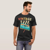1976音楽カセット48誕生日48歳 Tシャツ (正面フル)