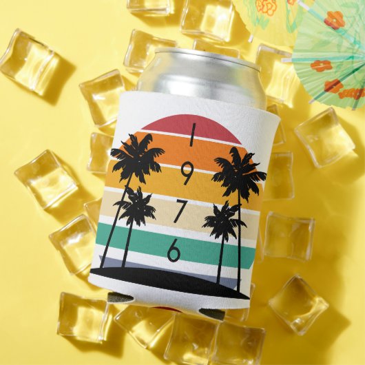 1976 Retro Stripe Sunset Vintage Birth Year 缶クーラー (インサイチュ 夏)